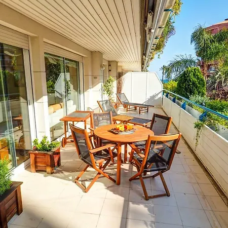 Apartment Deluxe By The Beach By Hello *